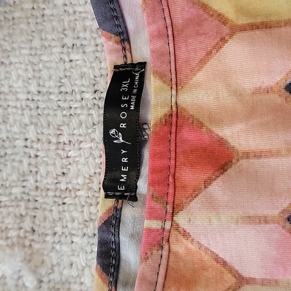 Plus size tank top - Picture 3 of 3